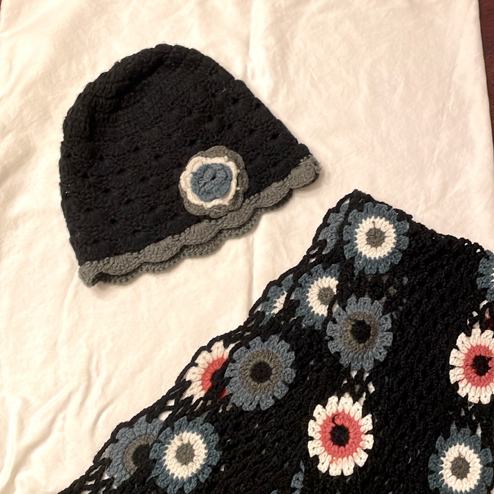 Crocheted Prana hat/scarf (85”) set